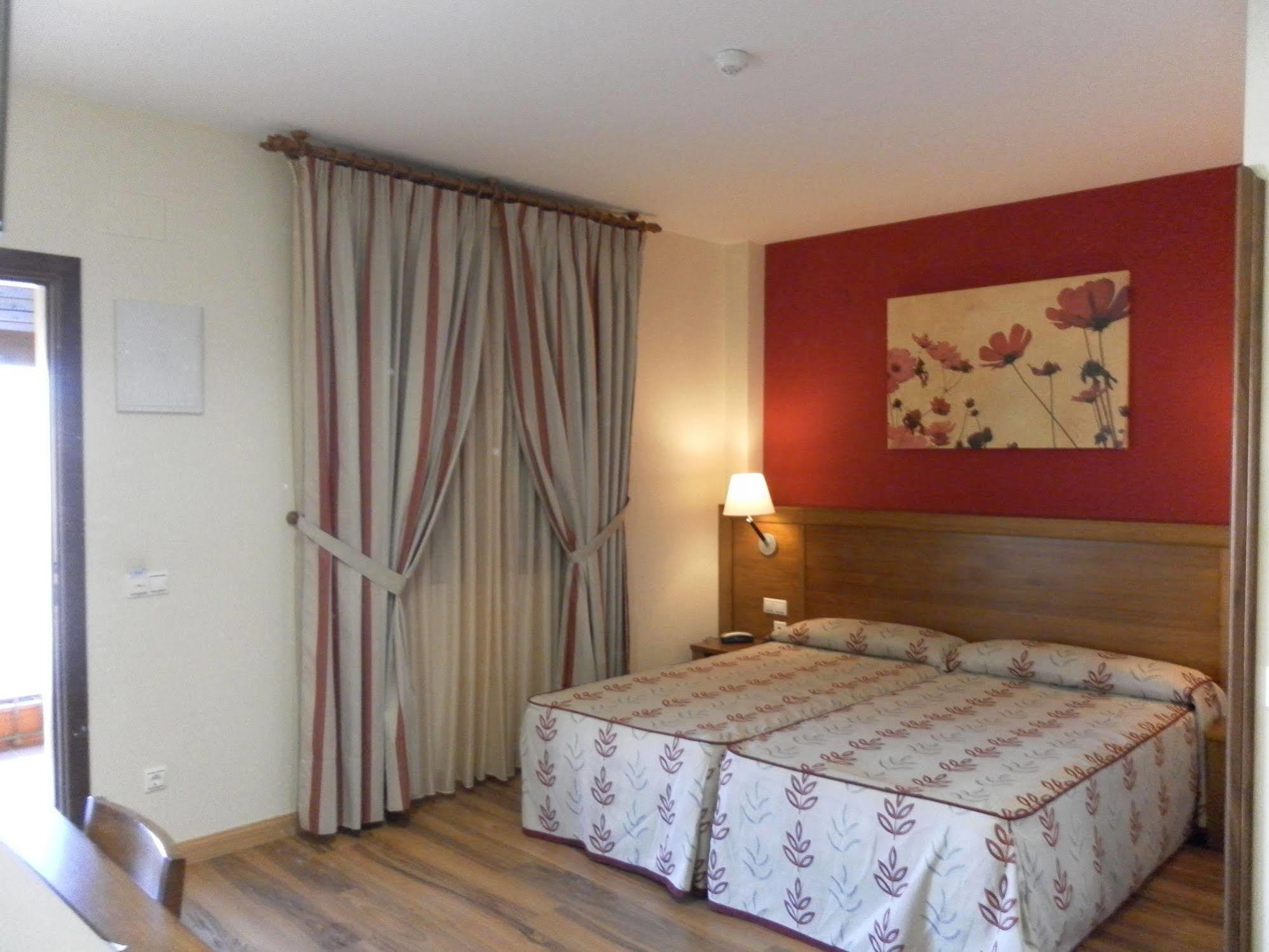 Hotel Milagros Rio Riaza Ngoại thất bức ảnh